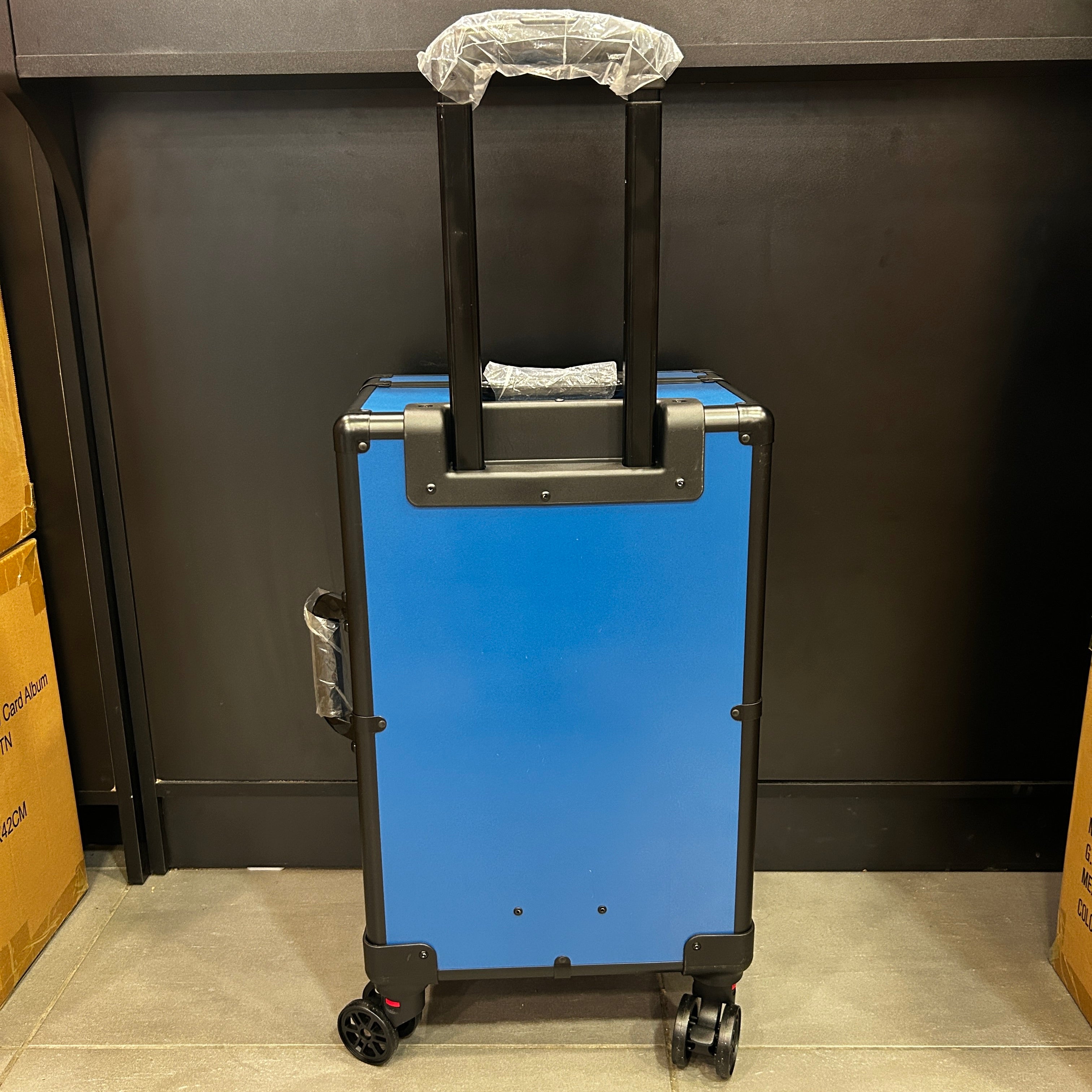 Bento Basics - Graded Latch Aluminum Case (4 Rows Blue on Wheels)