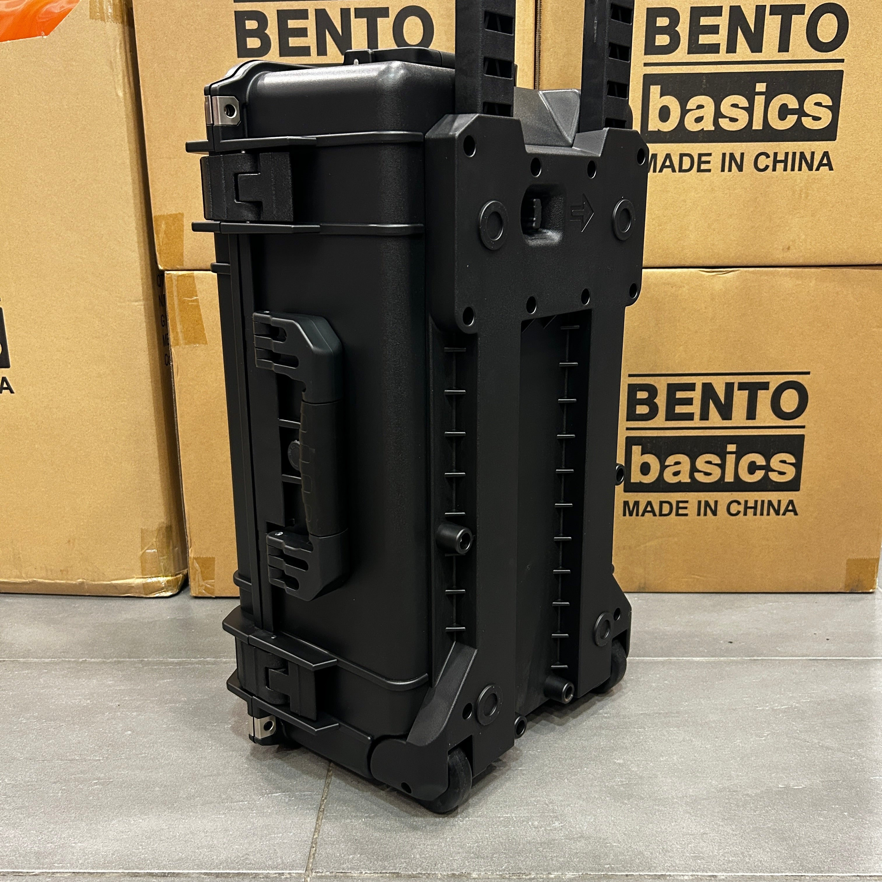 Bento Basics - Graded Latch PVC Water Resistance Case (5 Rows Black on Wheels)