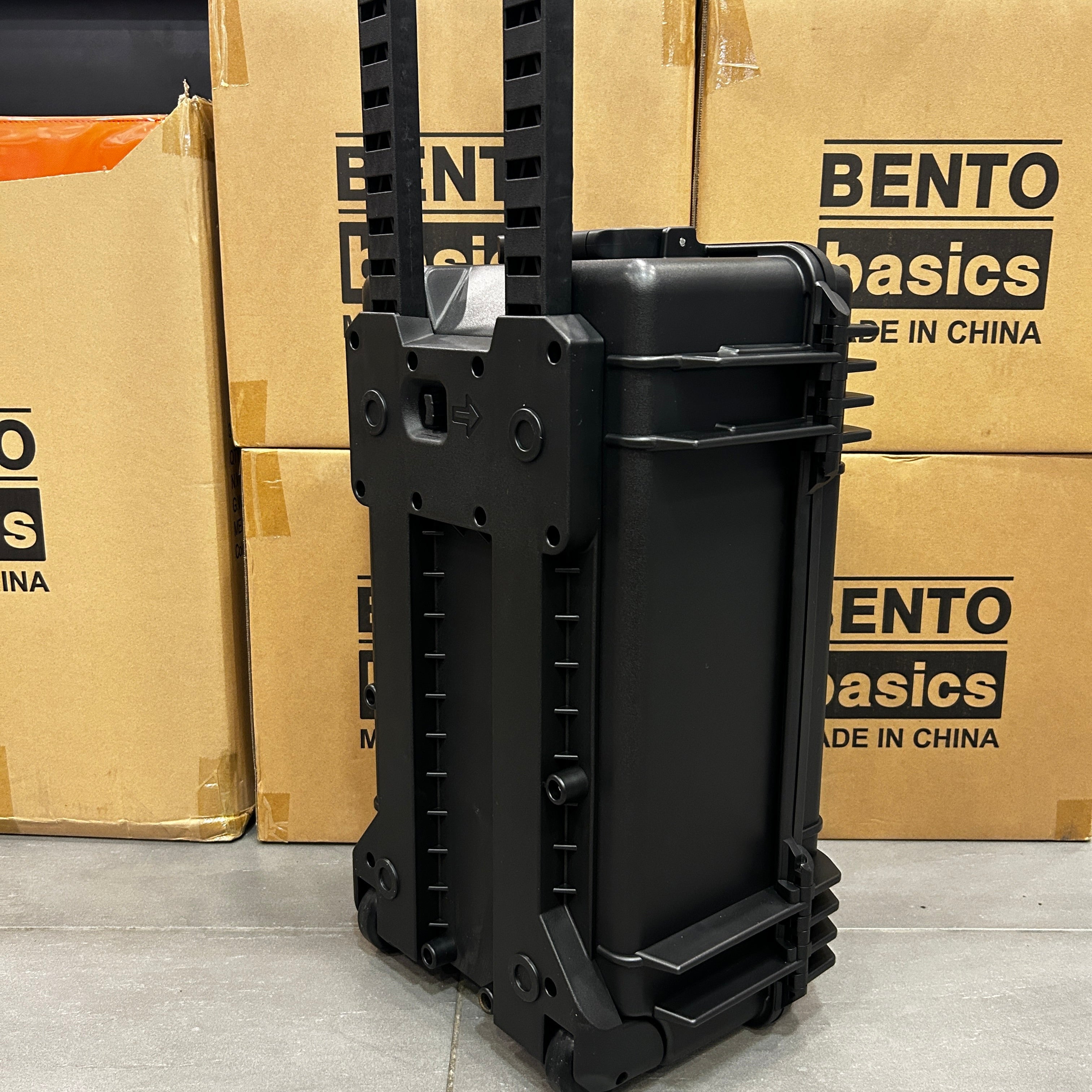 Bento Basics - Graded Latch PVC Water Resistance Case (5 Rows Black on Wheels)