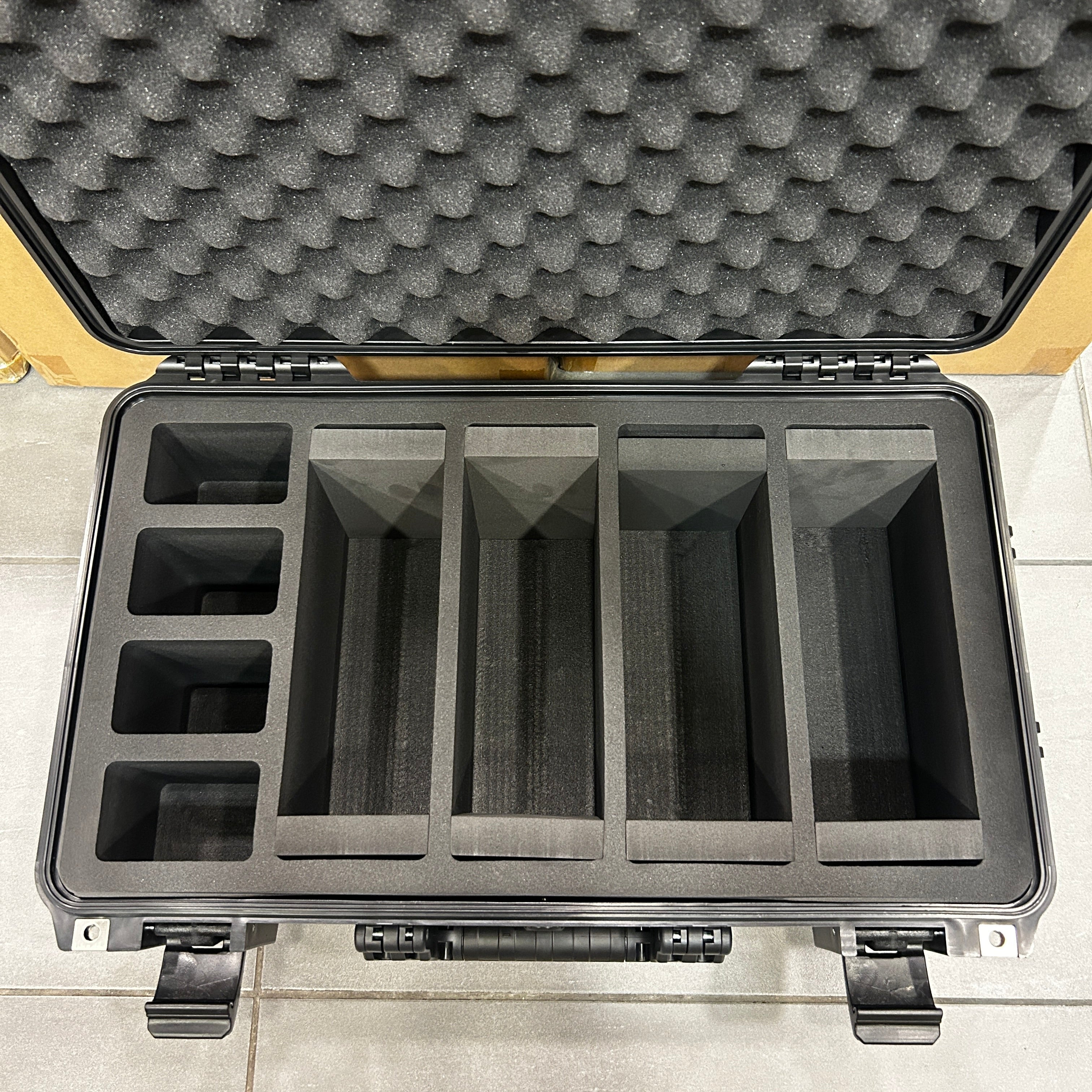 Bento Basics - Graded Latch PVC Water Resistance Case (5 Rows Black on Wheels)