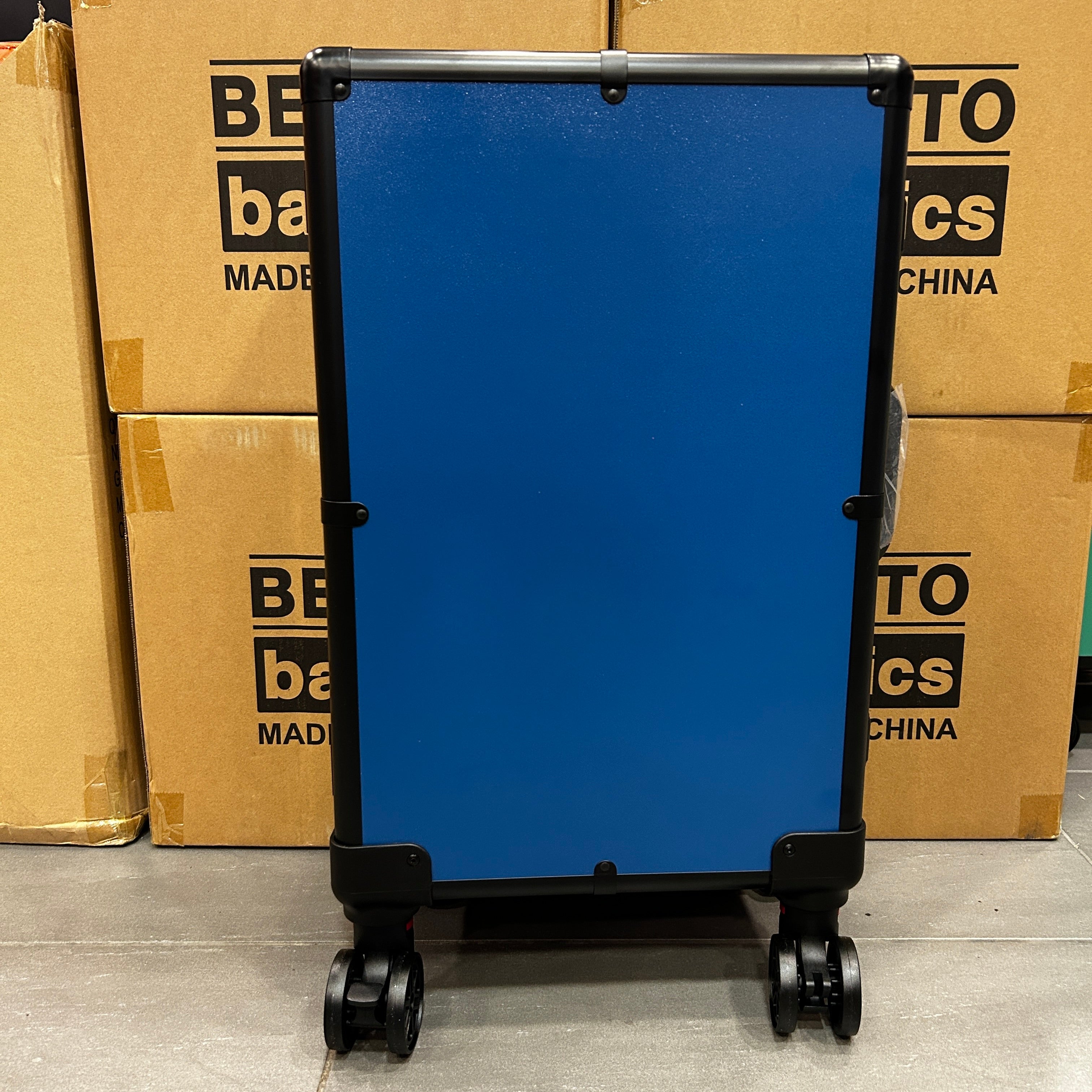 Bento Basics - Graded Latch Aluminum Case (4 Rows Blue on Wheels)