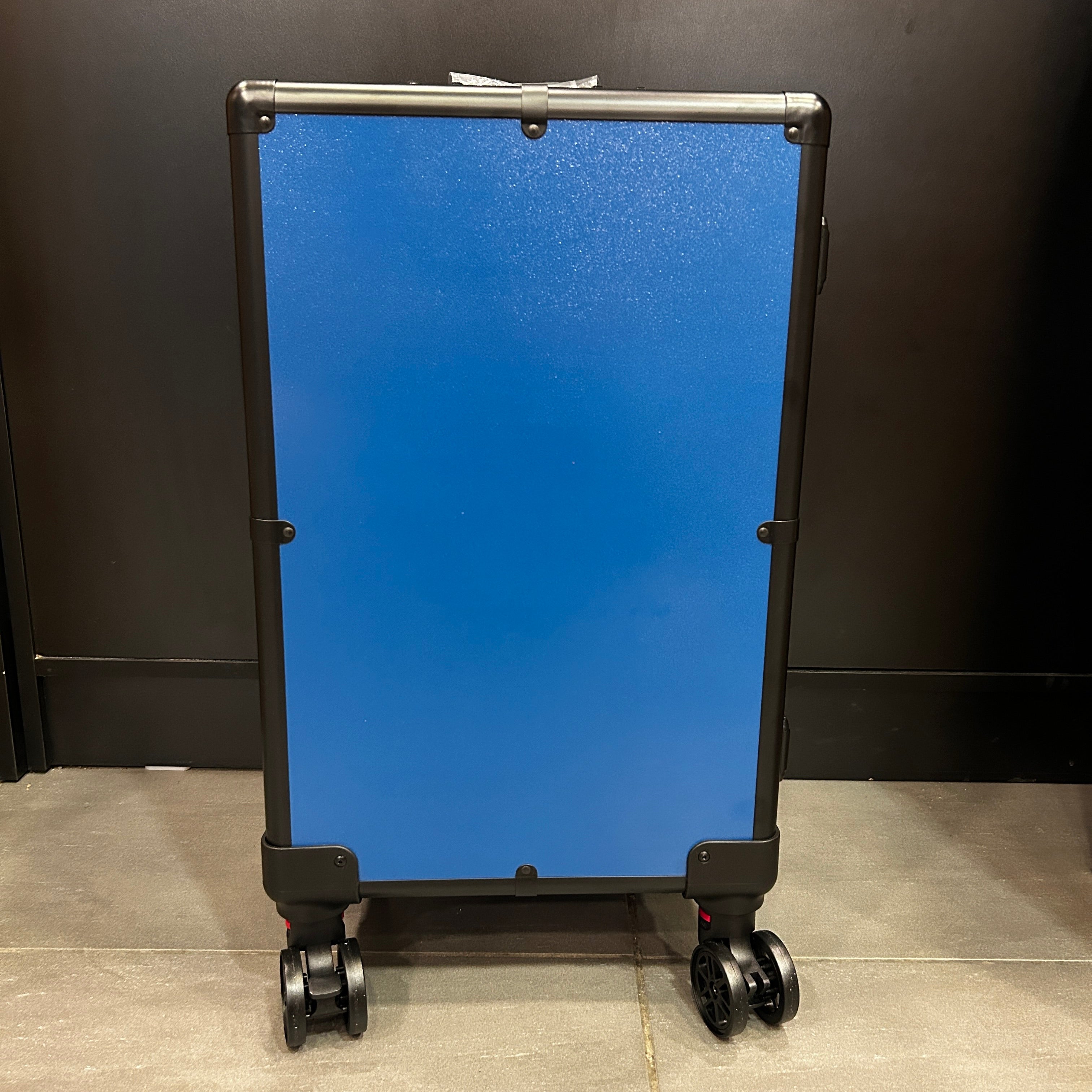 Bento Basics - Graded Latch Aluminum Case (4 Rows Blue on Wheels)