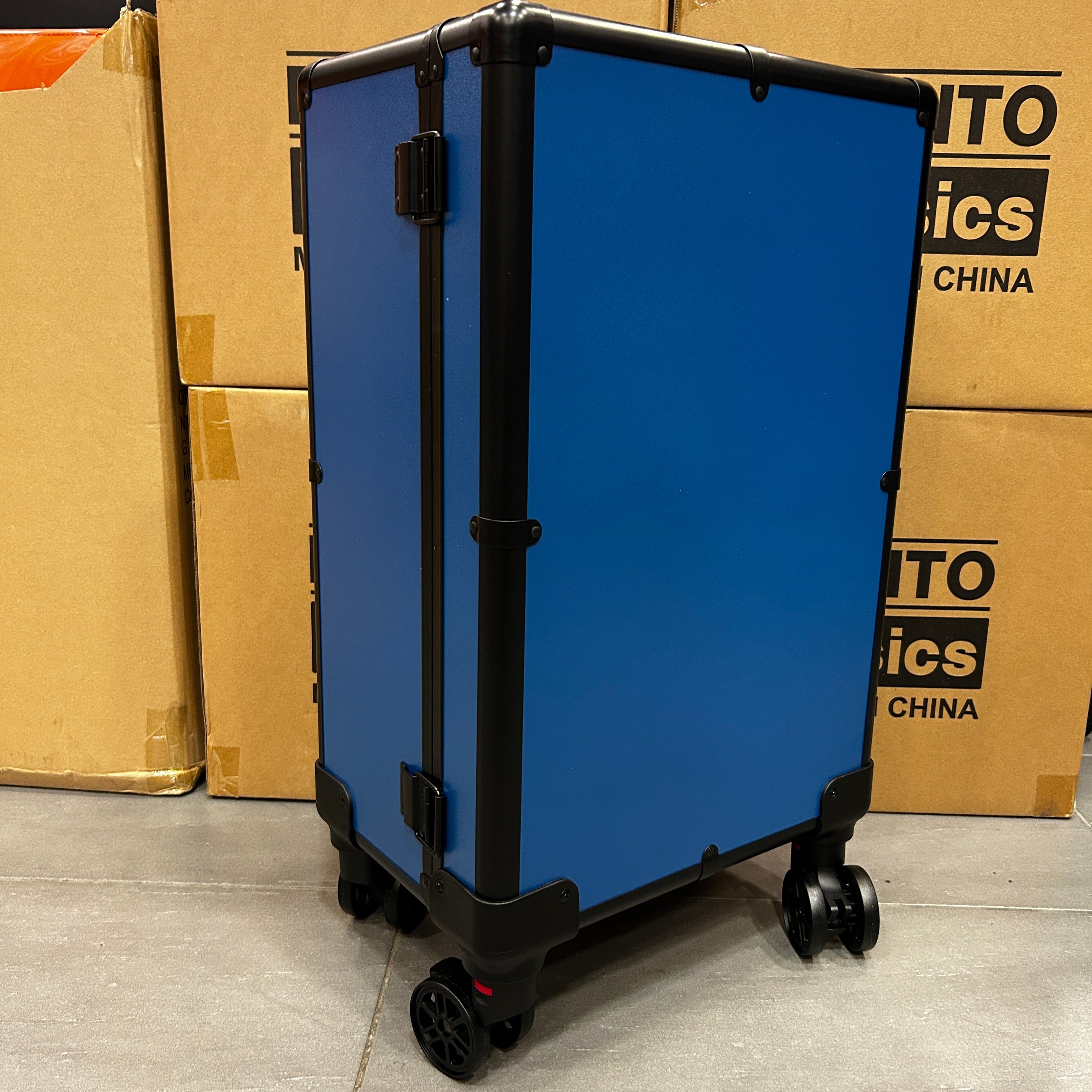 Bento Basics - Graded Latch Aluminum Case (4 Rows Blue on Wheels)