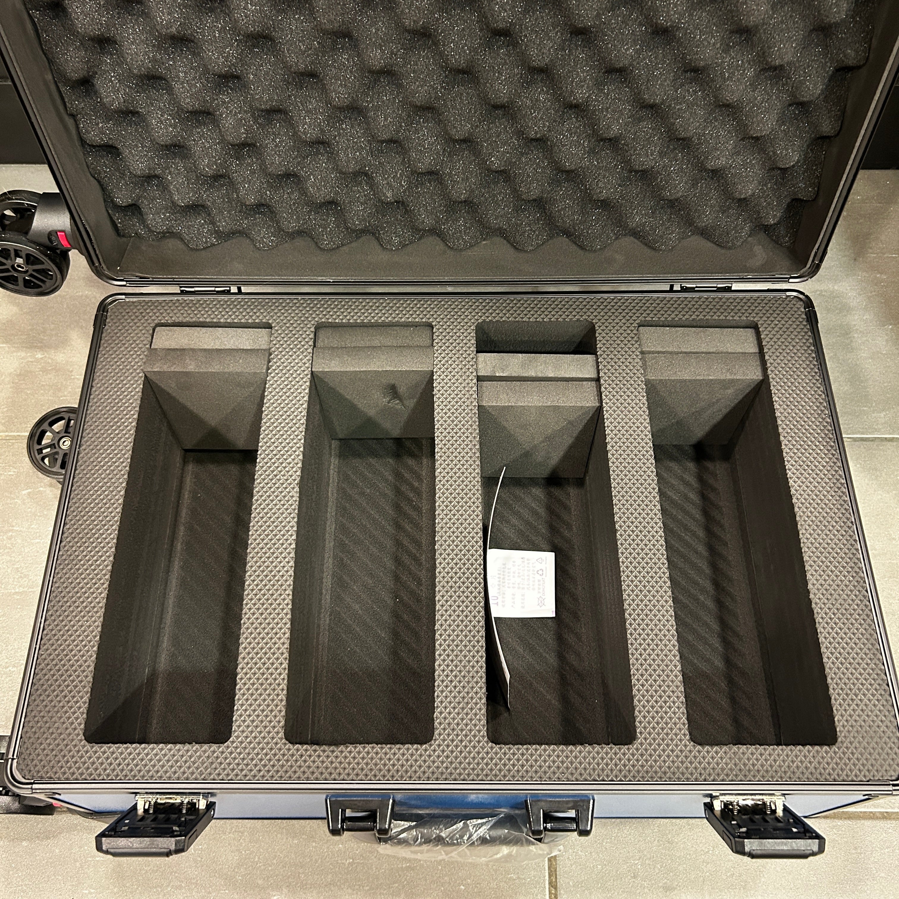 Bento Basics - Graded Latch Aluminum Case (4 Rows Blue on Wheels)