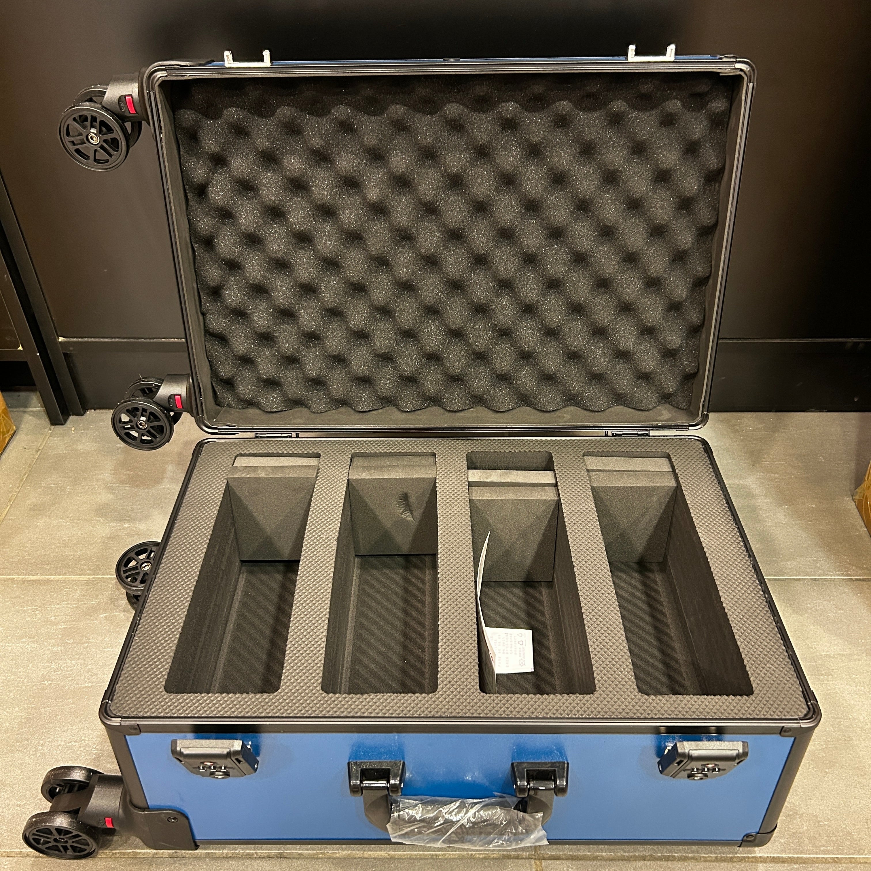 Bento Basics - Graded Latch Aluminum Case (4 Rows Blue on Wheels)