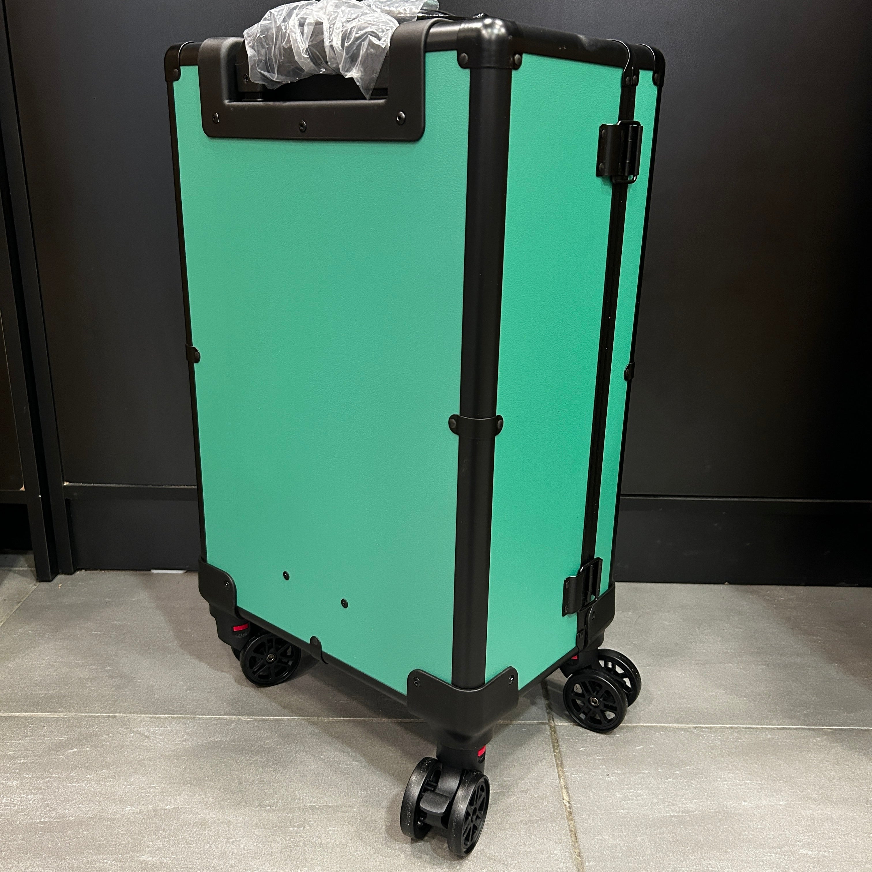 Bento Basics - Graded Latch Aluminum Case (4 Rows Green on Wheels)